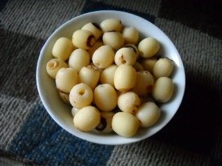 润泽肌肤之玫瑰银耳莲步骤3
