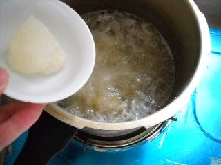 润泽肌肤之玫瑰银耳莲步骤7
