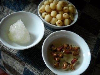 润泽肌肤之玫瑰银耳莲步骤6