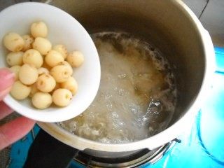 润泽肌肤之玫瑰银耳莲步骤9
