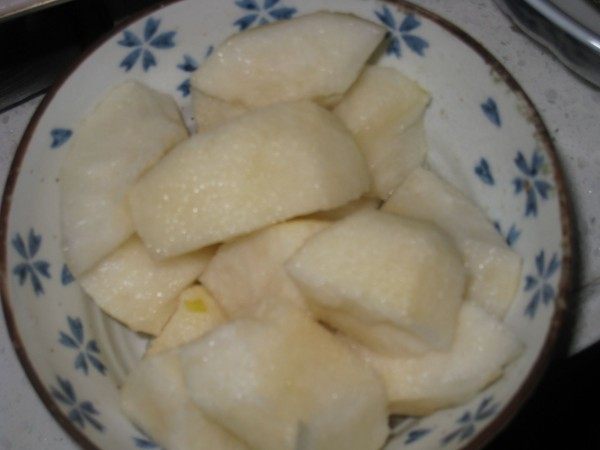 冰糖银耳雪梨羹步骤1