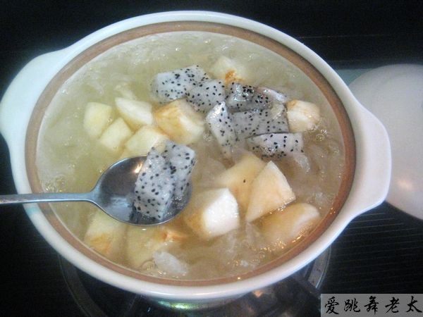 火龙果银耳羹步骤6