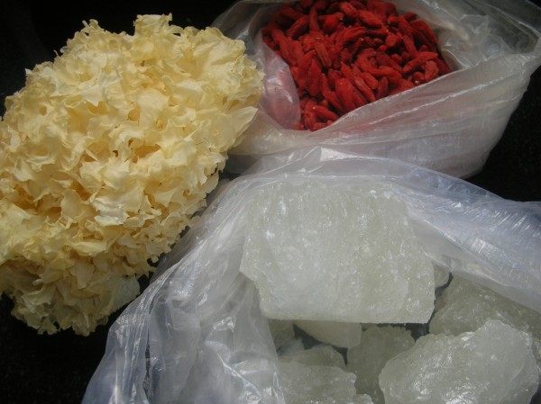 冰糖雪耳羹步骤1