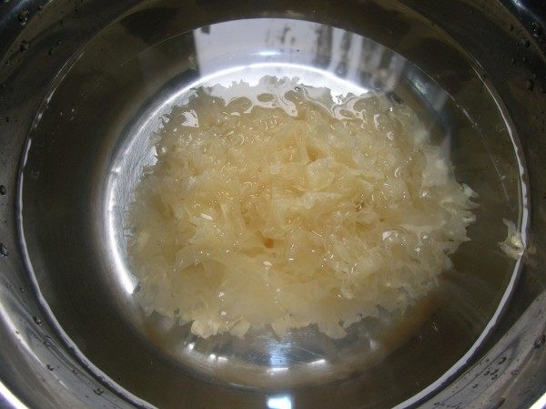 冰糖雪耳羹步骤2