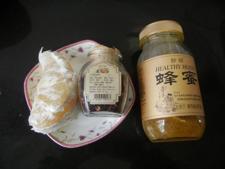 水果朗姆酒花果茶柚子步骤1