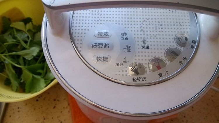 鲜榨芹菜梨汁步骤6