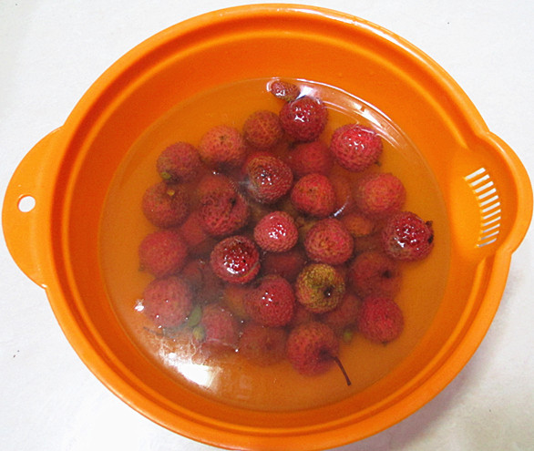 自制苹果荔枝果汁步骤1
