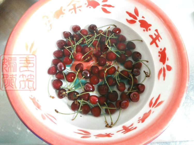 鲜榨樱桃浓汁步骤1
