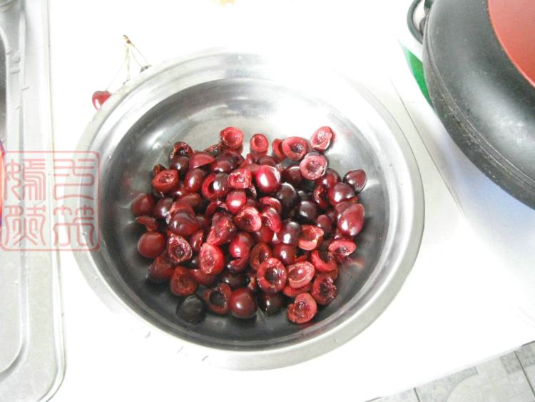鲜榨樱桃浓汁步骤2