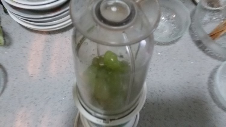 鲜榨无籽葡萄汁步骤9