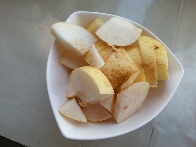 菠萝雪梨胡萝卜汁步骤3