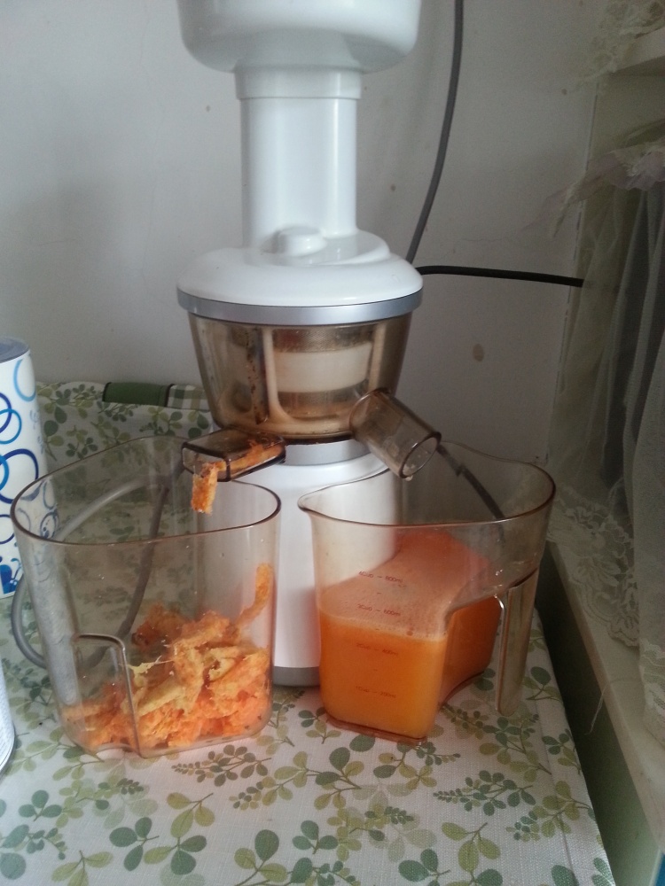 菠萝雪梨胡萝卜汁步骤4
