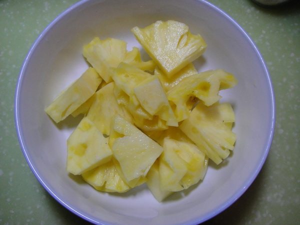 柳橙菠萝汁步骤2
