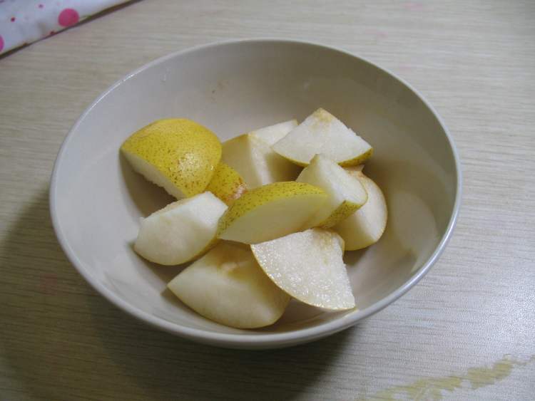 苹果菠萝梨汁步骤1