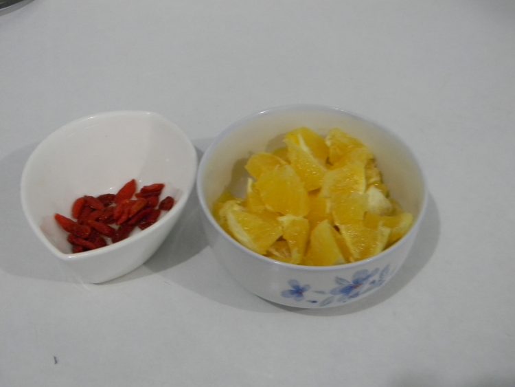 枸杞橙子汁步骤2