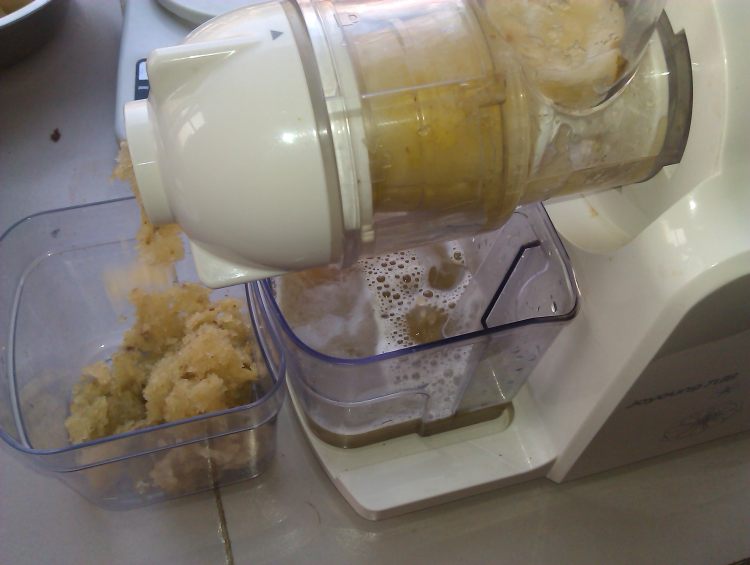 鲜榨雪莲果原汁步骤5