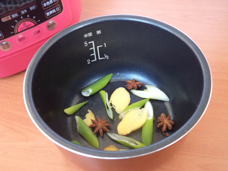 压力锅炖猪蹄步骤7