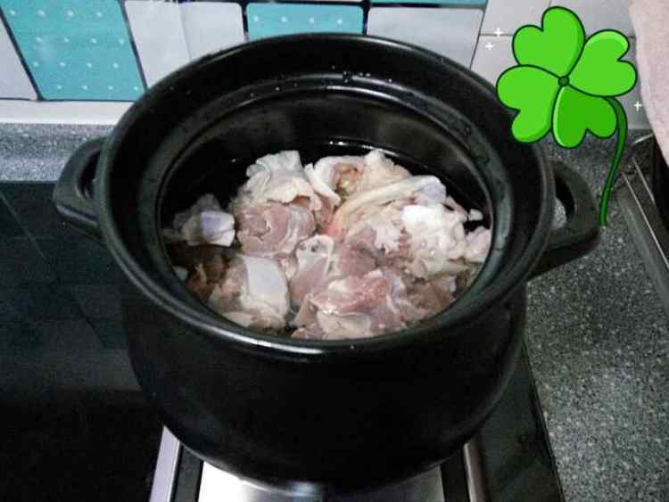 清汤羊肉山药煲步骤3