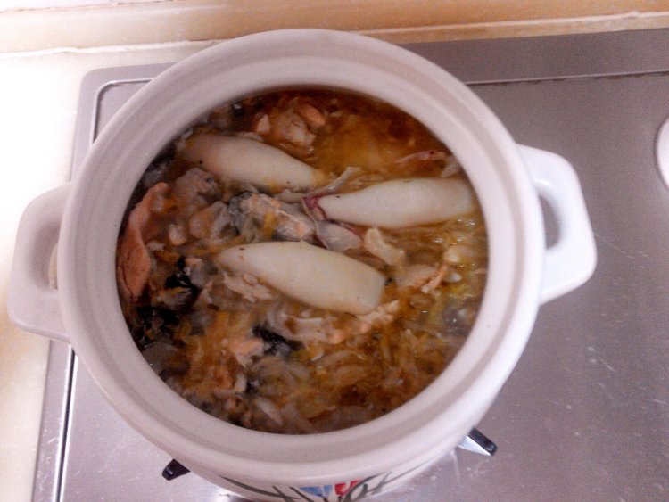酸菜海鲜煲步骤8