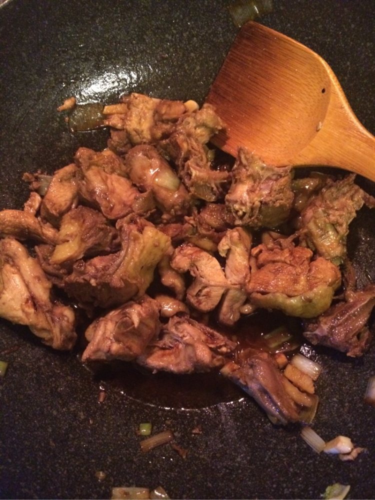 鸡肉炖榛蘑步骤4