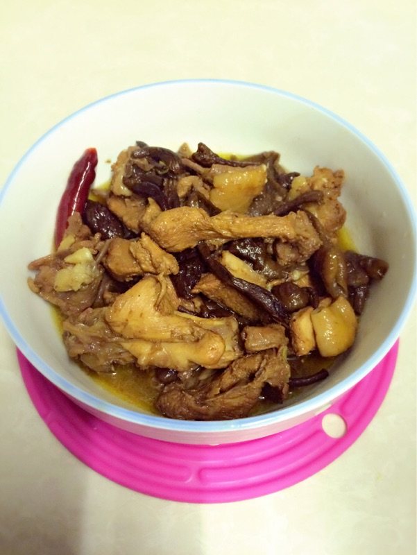 鸡肉炖榛蘑步骤8