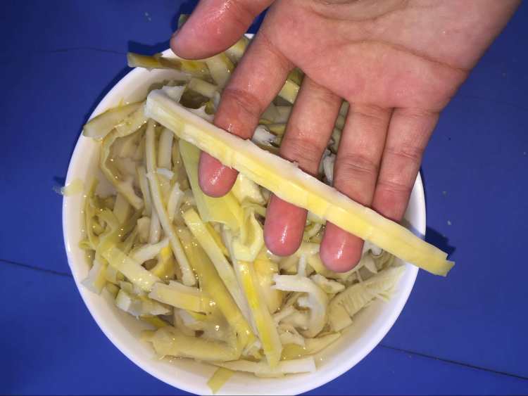 笋干烧鸭步骤1