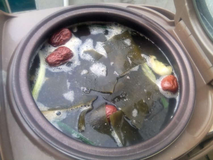 海带干排骨汤步骤8
