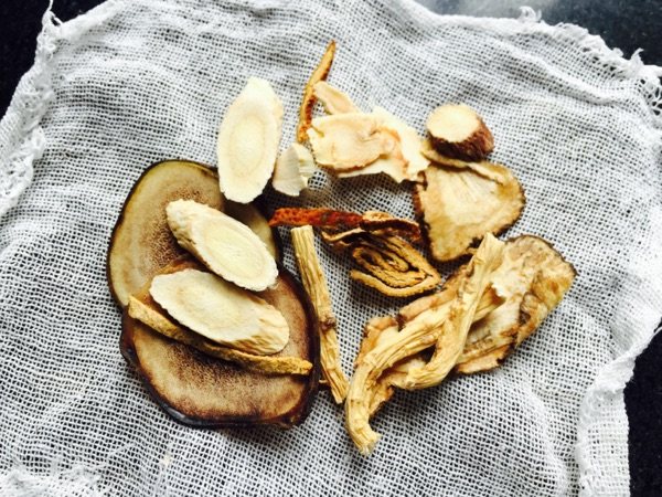山药牛尾煲步骤5