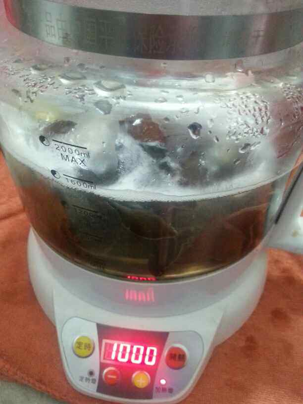 黑木耳红枣瘦肉汤步骤5