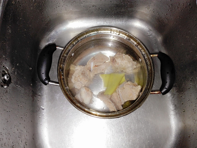 淮山葛根煲扇骨步骤2