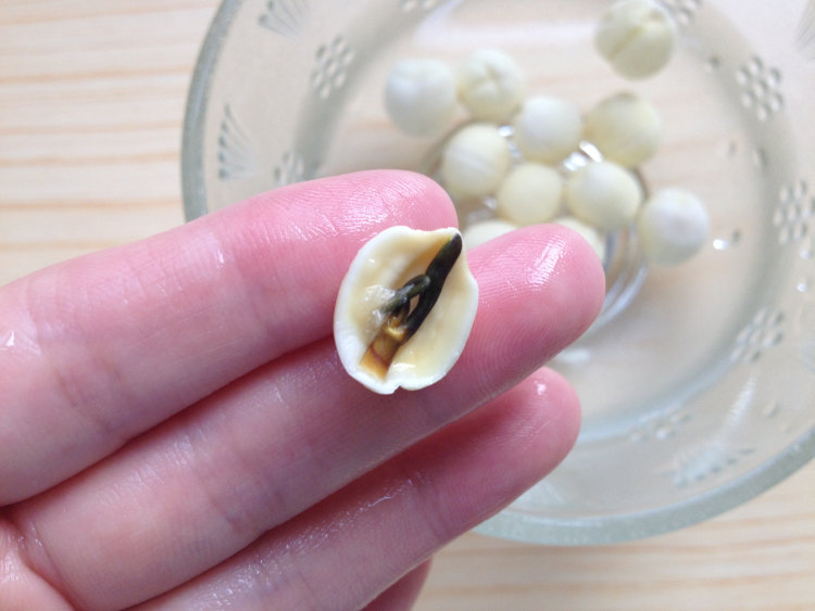 皂角米银耳莲子汤步骤5