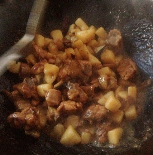 土豆炖鸡块步骤5