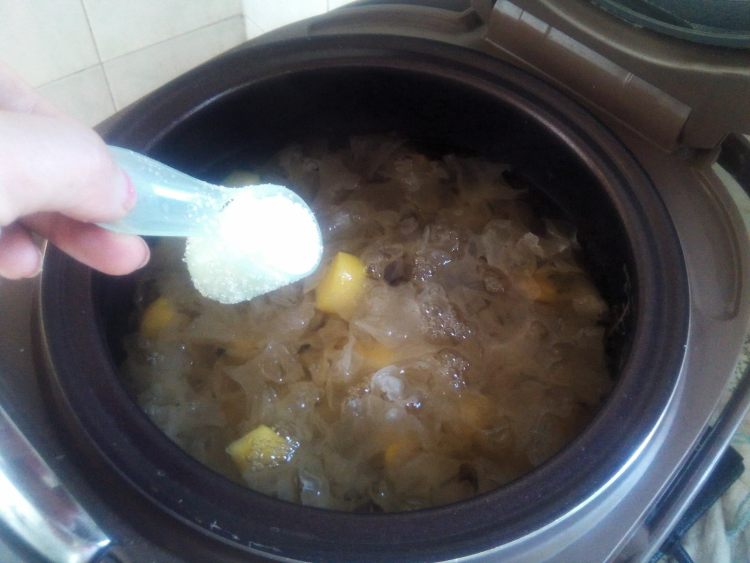 黄桃银耳汤步骤7