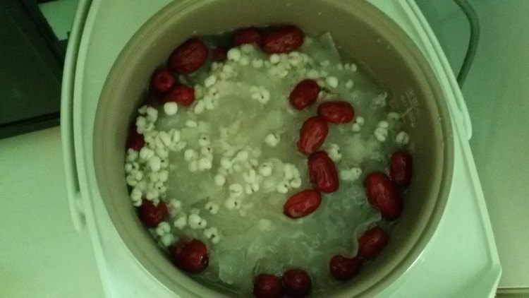 银耳薏米甜汤步骤4