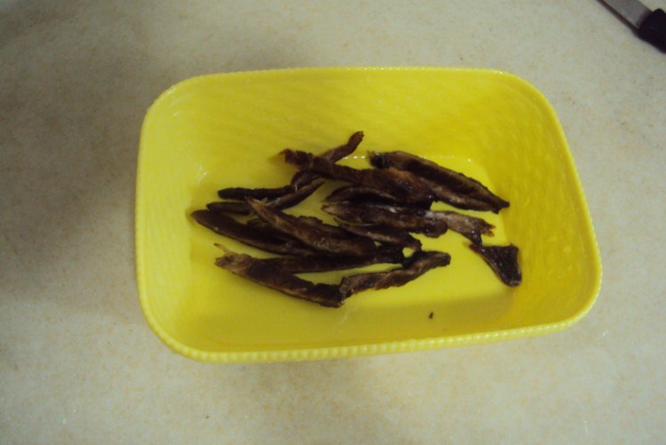 鱿鱼仔炖茄子腊肉步骤3