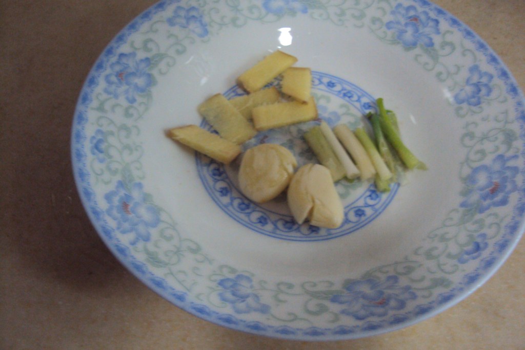鱿鱼仔炖茄子腊肉步骤5
