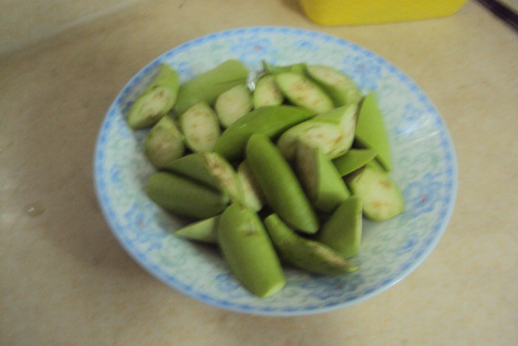 鱿鱼仔炖茄子腊肉步骤4