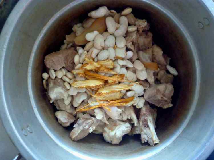 雪豆山药炖肘子步骤5
