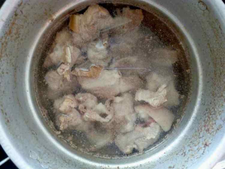 雪豆山药炖肘子步骤3