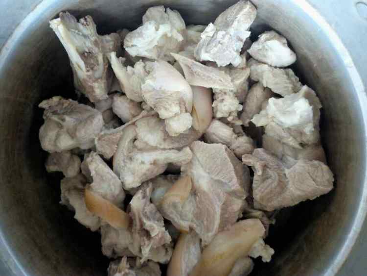 雪豆山药炖肘子步骤4