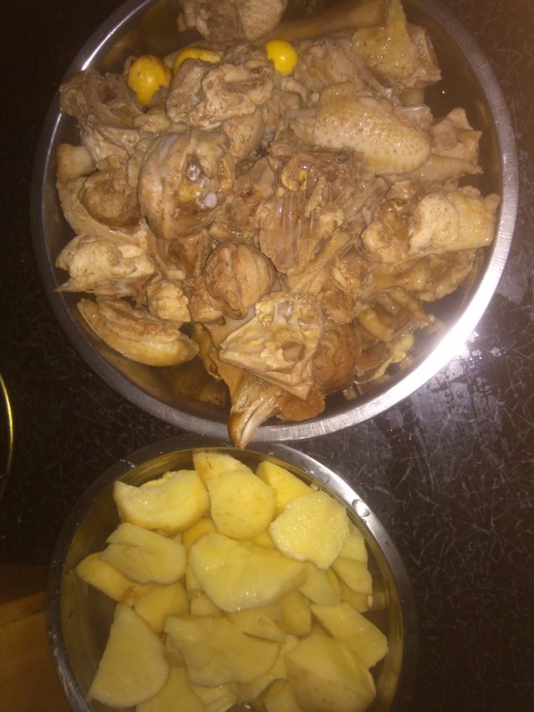 土豆炖鸡步骤1