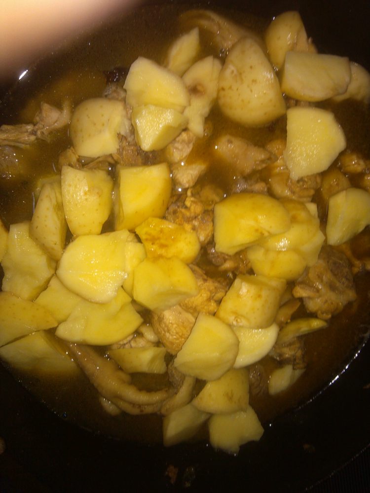 土豆炖鸡步骤5