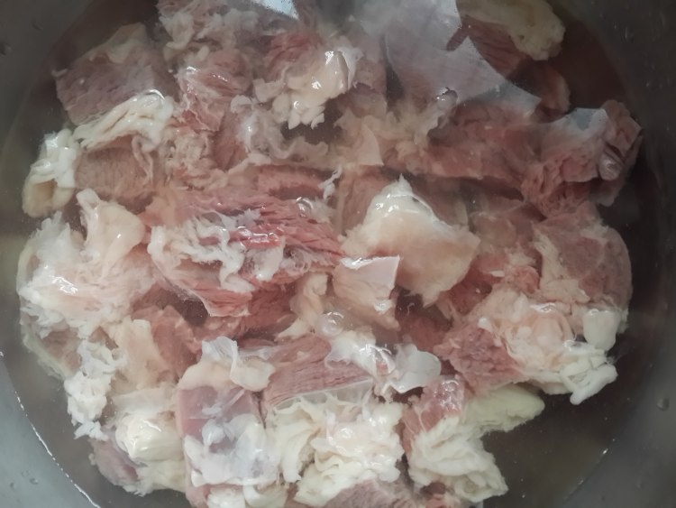 西红柿炖牛腩步骤2