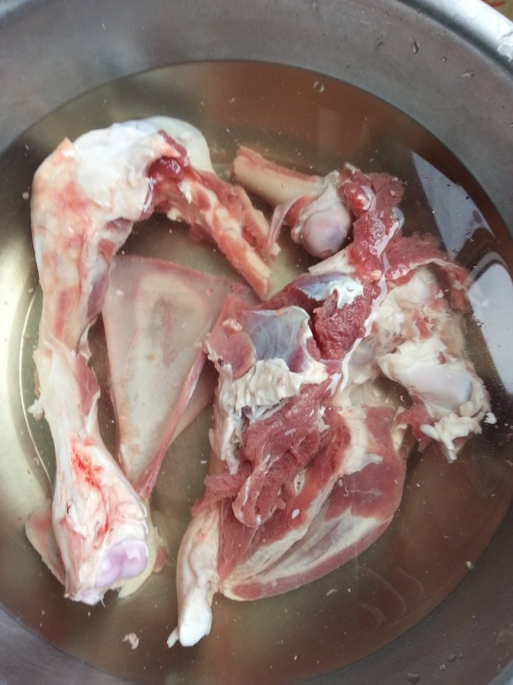 清炖羊肉汤步骤2