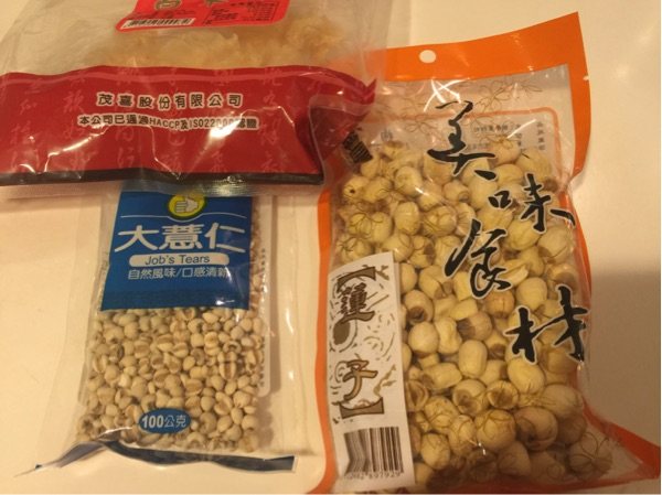 雪耳莲子汤步骤1