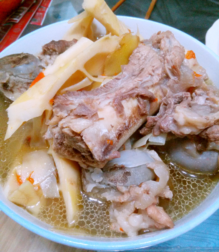 筒骨鲜笋汤步骤5