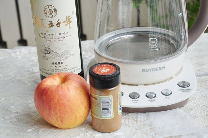 红酒肉桂炖苹果步骤1