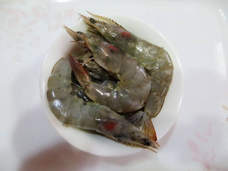 大虾鱼丸萝卜汤步骤4
