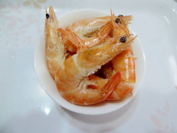 大虾鱼丸萝卜汤步骤6