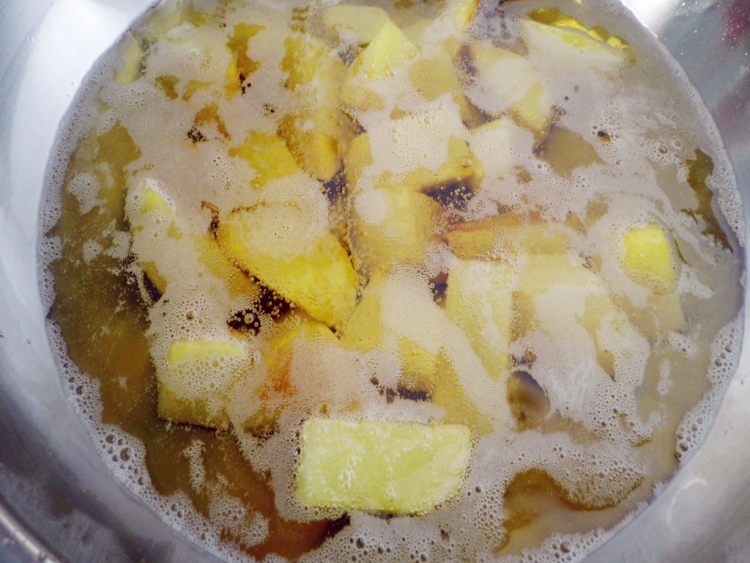 红烧土豆炖小鸡步骤5
